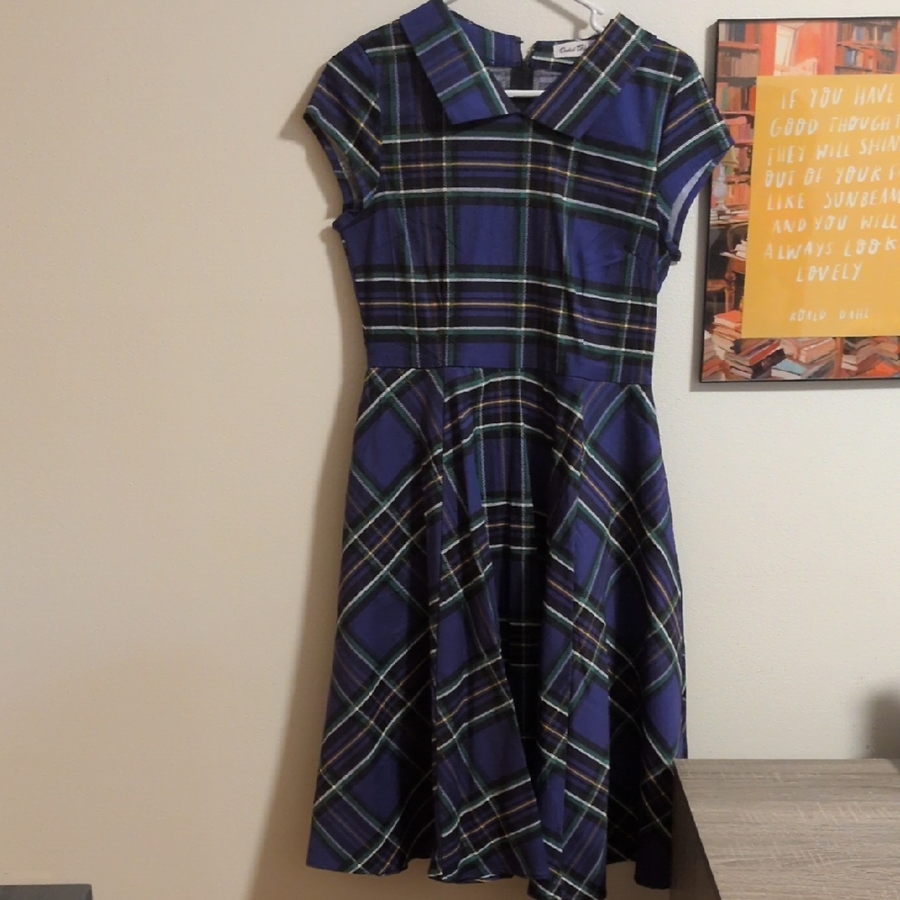 Unique Vintage Size 10 P2P:17in Waist:14in ShoultoHem:41in 2 Pocket